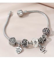 Pandora Tarz , Made With Love,  Sevgi  Temalı Beyaz Charmlı Bİleklik, Ahşap Kutu içerisinde