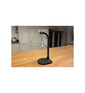Minimalist Tekli Şarap Kadehi Standı ve Askısı