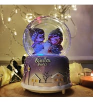 Winter Love Büyük Boy Otomatik Işıklı Müzikli Püskürtmeli Kar Küresi