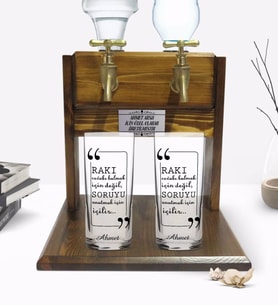 BK Gift Kişiye Özel Renkli Baskılı Rakı Cevabı Bulmak İçin Değil Tasarımlı İkili Rakı Bardağı ve Çift Musluklu Doğal Ahşap Rakı Standı-1 (Model 1)