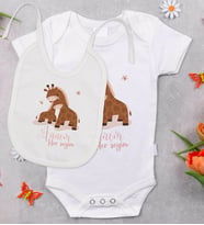 BK Kids Annem Her Şeyim Tasarımlı Bebek Body Zıbın ve Mama Önlüğü Hediye Seti - Model 2