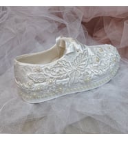 Berush Bride 217 Serisi  Dolgu Topuk Çiçek Güpürlü Gelinlik Ayakkabısı (Sedef)