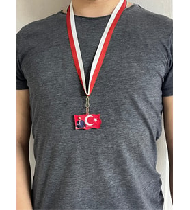 Bayrak Şeklinde 10 Kasım Madalyası