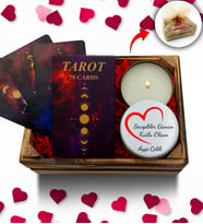 Kasa İçerisinde Kişiye Beyaz Metal Kutulu Mum & Tarot Kartları Hediye Seti