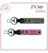 Yumruk Figürlü, Mücadeleci Ruhlara Özel, Kişisel İsim Yazılabilen Anahtarlık Seti, Kül Gri-Pembe