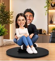Kişiye Özel Fotoğraflı Oturan Çift Biblosu – Karikatür Tasarımlı Sevgiliye ve Eşe Romantik Hediye