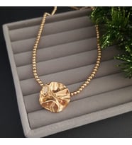 Çelik Gold Renk Dorika Aksesuarlı Kadın Kolye