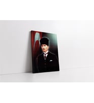 Bayrak Önünde Kalpaklı Atatürk