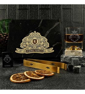 Ahşap Kutulu Kraliyet Armalı Kişiye Özel Gold Maşalı, Çakmaklı ve Taşlı Viski Kadehi Seti