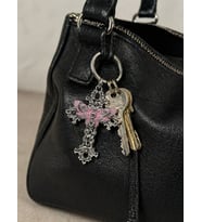 Gotik Butterfly Desenli Metal Anahtarlık Pembe Detaylı Unisex