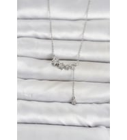 Pirinç Gümüş Renk Minimal Sallantılı Yıldız Model Kadın Kolye