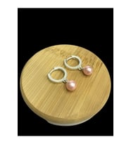 Gümüş küçük pembe inci taşlı halka küpe 6 mm