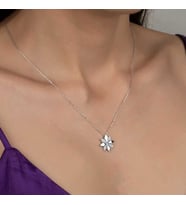 Mona Roza Günüş Taşlı Gümüş Çiçek Bayan Kolye