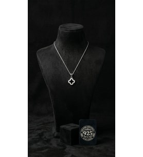 925 Ayar Gümüş Rodyum Kaplama Siyah Mineli Minimal Yonca Kolye