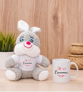 Kişiye Özel Çiçek Çerçeveli İsimli Peluş Tavşan ve Beyaz Kupa