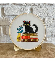 Seretamin Handmade Kitaplar Üzerinde Kedi Kanaviçe Nakışlı Duvar Süsü