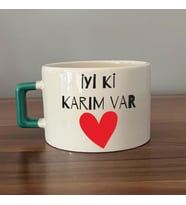İyi Ki Karım Var Baskılı Yeşil Kulplu C Sevgililer Günü Fincanı