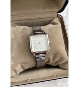 Zarafetin Tesmilcisi Minimalist Şıklık! Gümüş Renk Retro Kadın Kol Saati Özel Kutusunda Gönderilecektir Sınırlı Sayıda Şık Hediyelik Ürün Resmi Garantili İndirimli Kampanyalı Avantajlı Kuponlu ve Ucuz