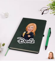 BK Gift Kişiye Özel Kadın Hakim Karikatürlü Yeşil Termo Deri Defter Kalem Seti Model 1