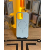 iPhone 16 Pro Max Uyumlu İçi Kadife Magsafe Destekli Premium Silikon Kılıf (Krem)
