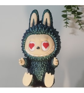 Oturan Labubu Hareketli Gözler  Büyük Boy (13,7 cm)  3 Renk Aynı Anda (Yeşil-Mor-Bakır)  3D Baskı  PLA Hammadde