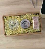 BK Gift Kişiye Özel İsimli DTF Cam Kahve Fincanı & Türk Kahvesi & Gümüş Metal Kutuda Kokulu Mum Hediye Seti-3, Arkadaşa Hediye, Sevgiliye Hediye, Doğum Günü Hediyesi