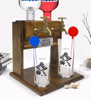 BK Gift Kişiye Özel Renkli Baskılı İsimli İkili Vodka Bardağı ve Çift Musluklu Doğal Ahşap Vodka Standı-124 (Model 1)