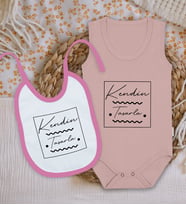 BK Kids Kişiye Özel Kendin Tasarla Pembe %100 Pamuklu Askılı Sıfır Kol Bebek Body Zıbın ve Mama Önlüğü Hediye Seti