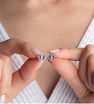 925 Ayar Gümüş Mavi Mineli Minik Çivili Küpe