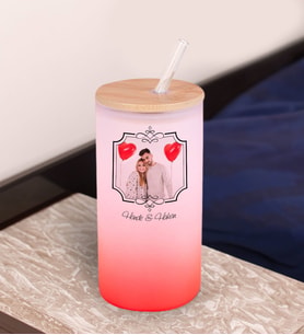 BK Gift İsimli Fotoğraflı Kırmızı Renk Pipetli Buzlu Cam Bardak 600ml - 1, Arkadaşa Hediye, Doğum Günü Hediyesi