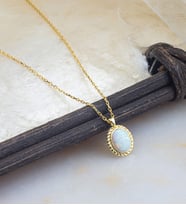 925 Ayar Opal Taşlı Oval Minimal Gümüş Kolye (Sarı)
