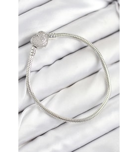 Pirinç Charm Zirkon Taşlı Kalp Model Gümüş Renk Kadın Bileklik