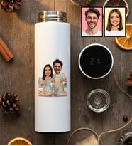 Kişiye Özel Karikatür Yemek Yapan Romantik Çift Filtreli Dijital Göstergeli Termos Sevgililer Günü Hediyesi