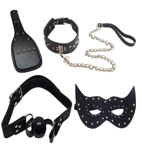 Siyah Fantazi Boyun Tasması Fantezi Deri Şaplak Fantezi Deri Ağız Topu Fantezi Deri Göz Maskesi + Erotik Masaj Yağı(Black Fancy Neck Collar Fancy Leather Spanking Fancy Leather Mouth Ball Fancy Leather Eye Mask + Erotic Massage Oil)