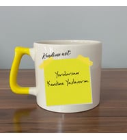 Kendime Not: Yorulursan Kendime Yaslanırım Baskılı Sarı Kulplu D Kupa (Beyaz)