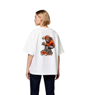 Kırmızı Kızak Giymiş Gorilla Skateboarding Baskılı Kadın Oversize Tişört