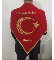 Yeşil ve Kırmızı Şifon İsimli O Şimdi Asker Nakış İşlemeli Kına Örtüsü Omuz Şalı İsimli Eldiven Kişiye Özel (Kırmızı)