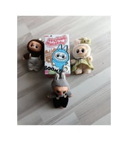 Koleksiyonluk Kıyafetli Mini Peluş Figür Anahtarlık (Exciting Macaron)