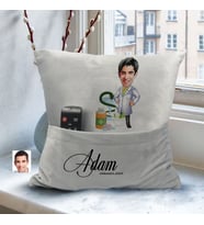 BK Gift Kişiye Özel Eczacı Karikatür Tasarımlı Organizer Kumanda ve Atıştırmalık Cepli Gri Kırlent Yastık-2 Arkadaşa Hediye, Cepli Yastık