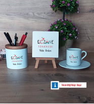 Eczane Teknikeri Hediye Seti Dekoratif Taş, Kalemlik, Ahşap Altlıklı Türk Kahvesi Fincanı Hediye (Model 2)