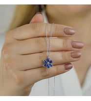 Lacivert Damla Taşlı Lotus Çiçeği Gümüş Kadın Kolye (Mavi)