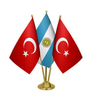 Masa Üstü Arjantin Bayrağı Türk Bayrağı Üçlü Pirinç Direk Masa Bayrak Seti