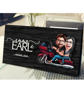 BK Gift Kişiye Özel Sevgililer Karikatürlü Kabartma Figürlü Ahşap Tablo, Duvar Dekoru, Arkadaşa Hediye, Özel Tasarım Ev Hediyesi-103 (Siyah)