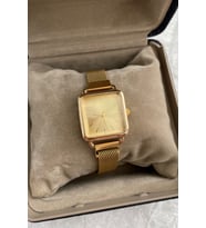 Zarafetin Tesmilcisi Minimalist Şıklık! Gold Renk Retro Kadın Kol Saati Özel Kutusunda Gönderilecektir Sınırlı Sayıda Şık Hediyelik Ürün Resmi Garantili İndirimli Kampanyalı Avantajlı Kuponlu ve Ucuz