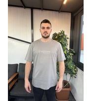 Erkek  Oversize Suprem Kumaş Bisiklet Yaka Sırt Baskılı Kısa Kollu Tişört (Gri)