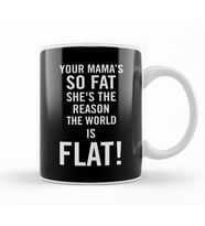 Your Mama's So Fat She's The Reason The Earth Is Flat Kupa Bardak Porselen