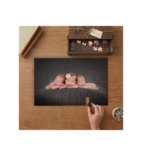 Uyuyan Üçüz Bebekler Tasarımı 240 parça Ahşap Puzzle Ahşap Kutuda MP01456