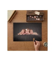 Uyuyan Üçüz Bebekler Tasarımı 240 parça Ahşap Puzzle Ahşap Kutuda MP01456