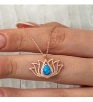 925 Ayar Gümüş Rose Kaplama Opal Taşlı Lotus Çiçeği Kolye