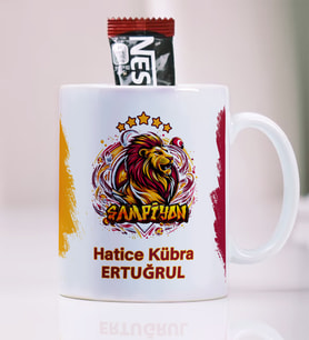 BBaskı  Kişiye Özel İsim (İsteğe Bağlı Soyisim) Yazılı Sarı-Kırmızı Aslan Taraftar Kupa Bardak (330 ml)  A Kalite Premium Porselen (%80 porselen / %20 seramik)  Kalıcı Baskı (Net Detay / Canlı Renkler)  Bulaşık Makinesinde Yıkanabilir